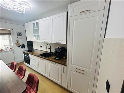 Apartament3 camere,recent renovat zona FLORILOR!