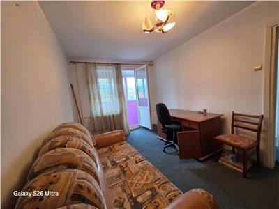 Garsonieră de vanzare decomandată strada Octavian Goga cartierul Tracorul